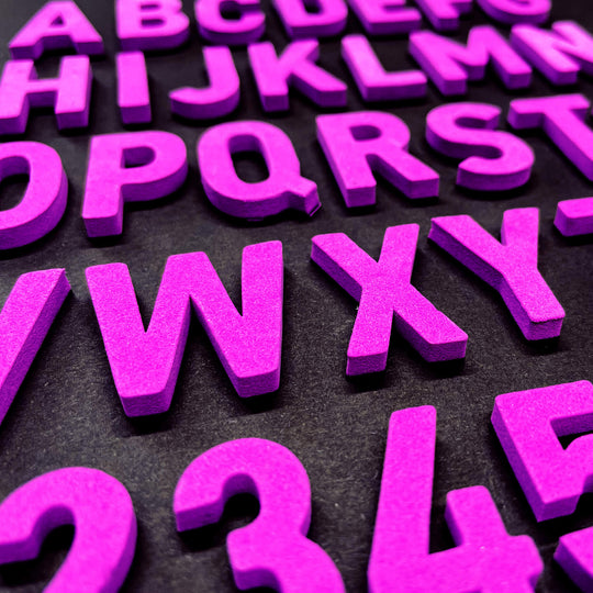 Moderne Magnetbuchstaben