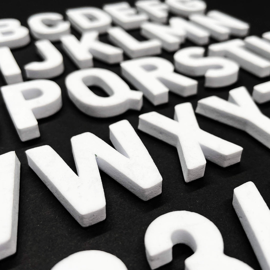 Moderne Magnetbuchstaben