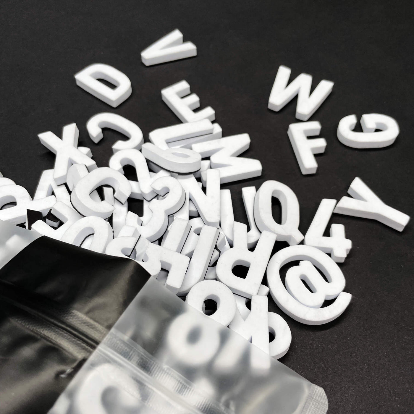 Moderne Magnetbuchstaben