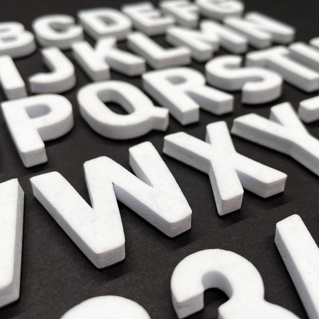 Moderne Magnetbuchstaben
