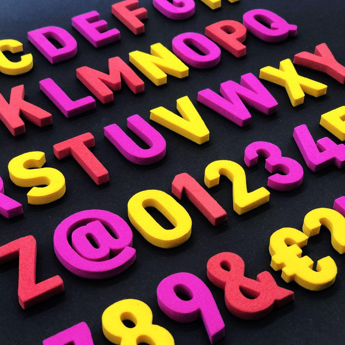 Moderne Magnetbuchstaben -Knutsch Knall - TYPE OH